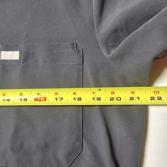 FIGS Leon Three-Pocket Scrub Top in Charcoal Gray Men's Size M - Picture 8 of 9